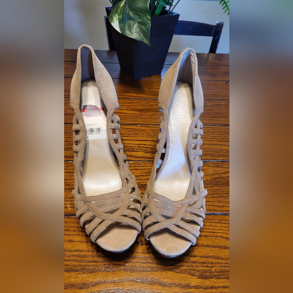 Bage heels